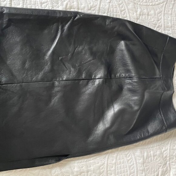 Aritzia black vegan leather skirt size 6 - Picture 1 of 2